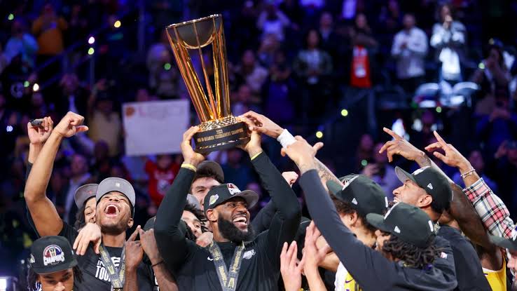 LeBron Celebrates Lakers’ Triumph with Squad Snap: ‘4 My Dogs