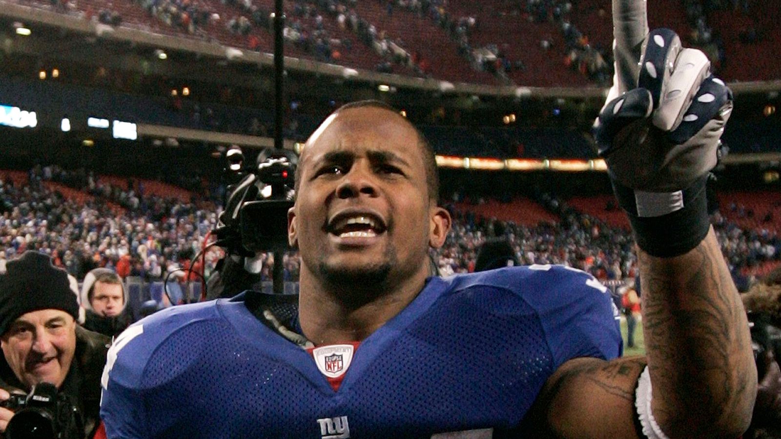BREAKING : Super Bowl Winner Derrick Ward Arrested in Los Angeles On Charges Of Several Robberies