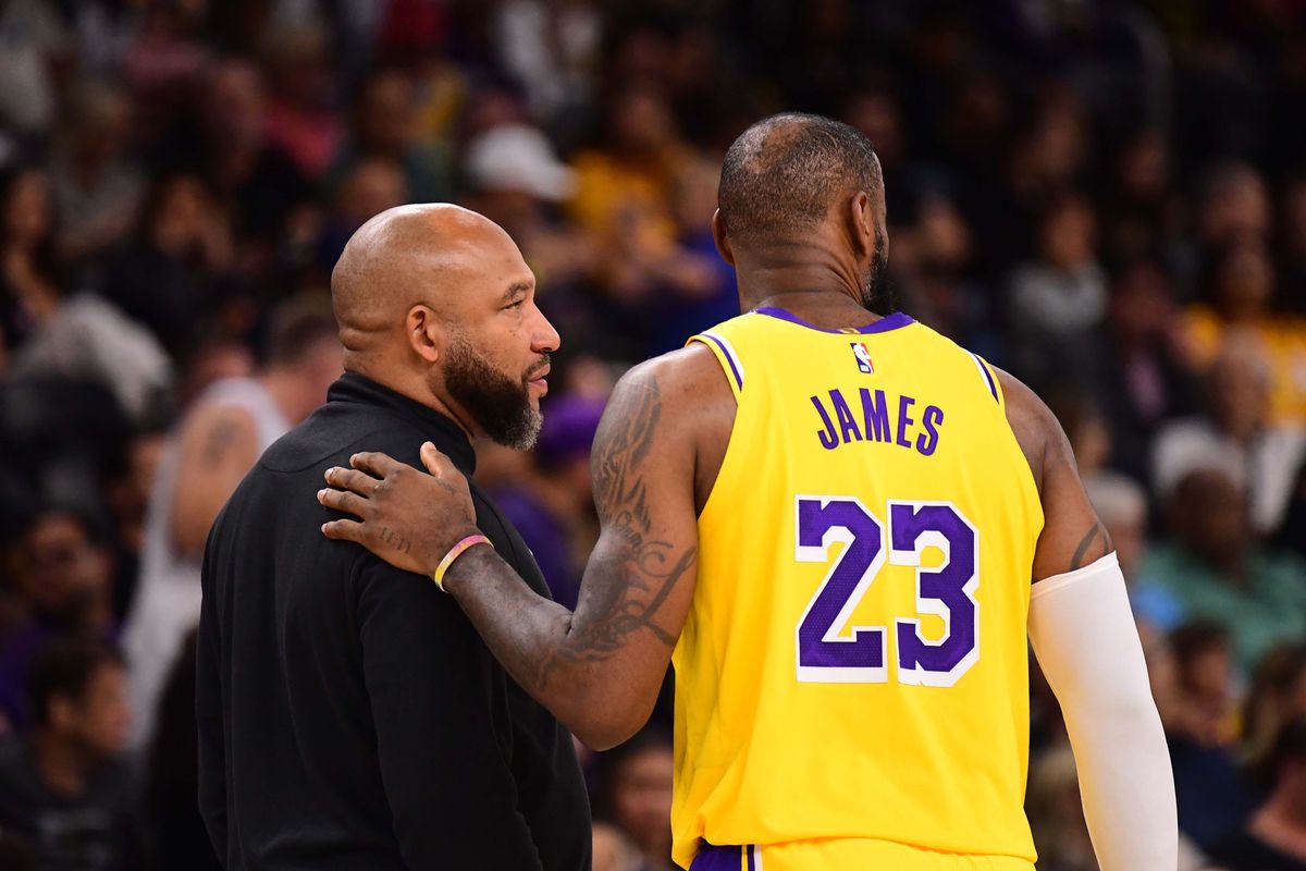 Nba Fans React To Lakers Lebron James Going Coach Mode On A Perplexed Darvin Ham 5399