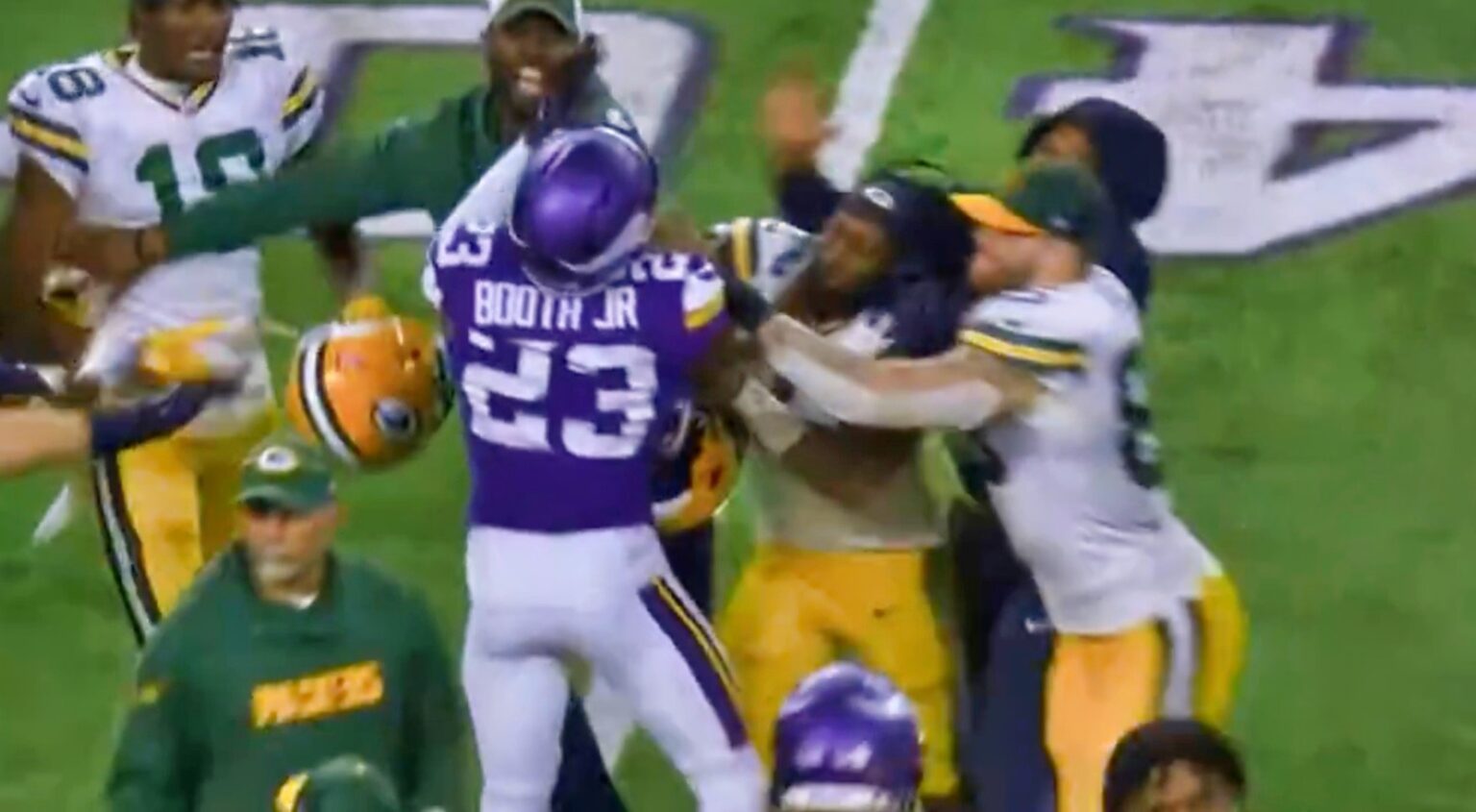 WATCH : During an Ugly Brawl Following the SNF Victory, Vikings Player Struck Packers Running Back Aaron Jones in the Face