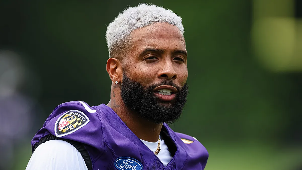 Odell Beckham Jr. lands in Miami to sign for the Dolphins