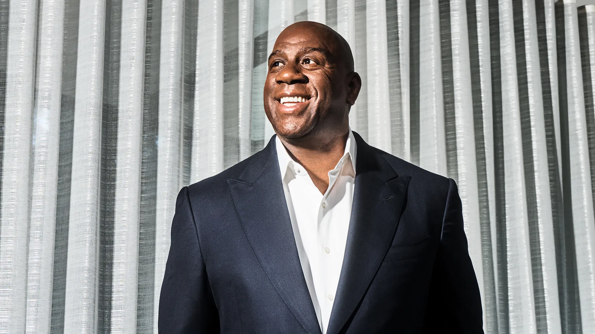 As the Knicks Defeat the Sixers 104–101, Magic Johnson Selects the Game’s “Hero of the Game” in Game 2