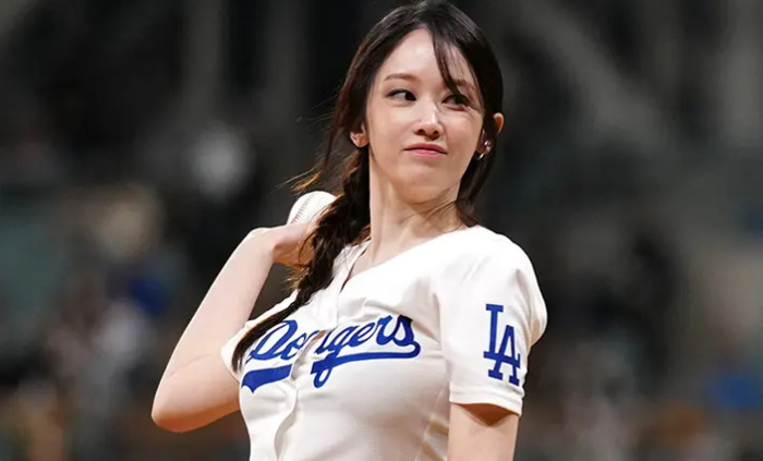 First Pitch From South Korean Actress Jeon Jong-seo Gets Dodgers Stunned