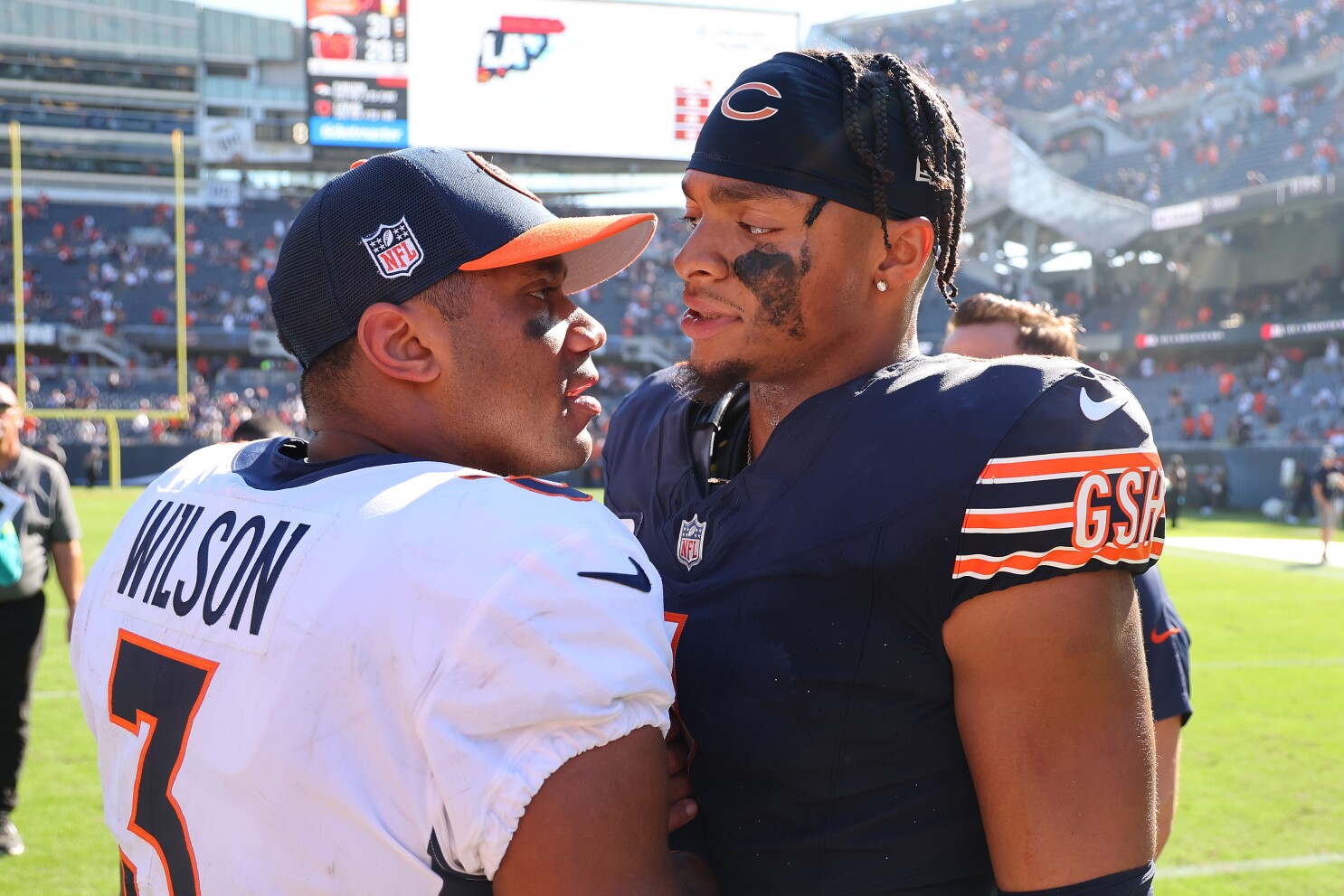 Justin Fields is Welcomed to Pittsburgh by Russell Wilson Following the Steelers-Bears Trade
