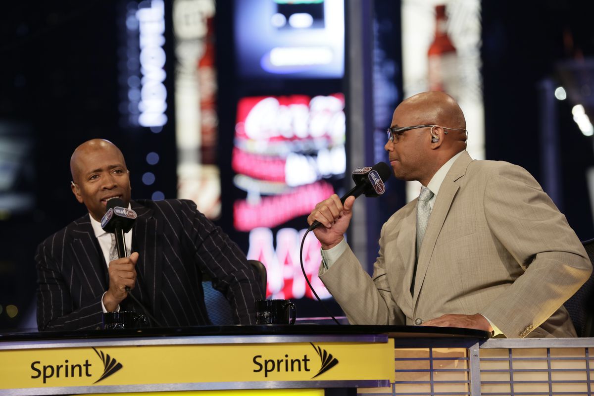 Charles Barkley’s Child-Sized Suitcase Trolled by Reggie Miller