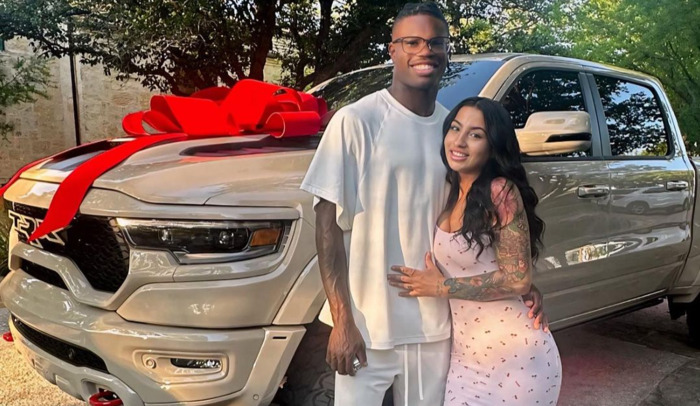 Travis Hunter’s Girlfriend Leanna Lenee Trashes Fans Who Claim She’s Lying About Gifting The Colorado Star A $120K Truck For His Birthday