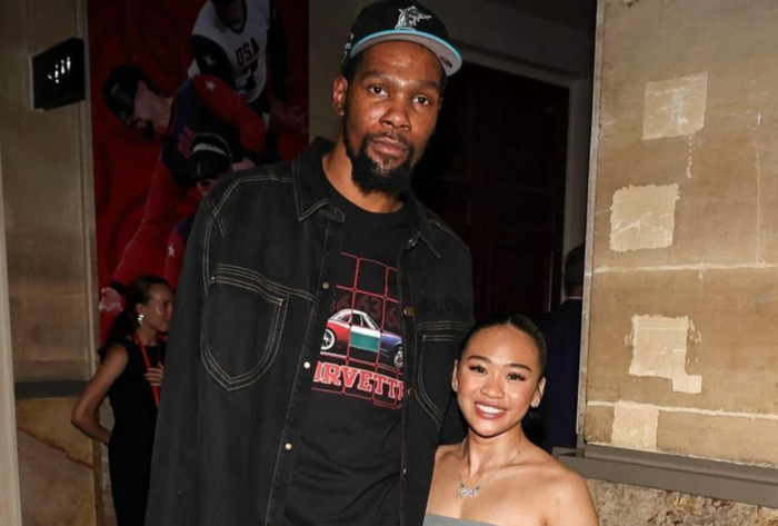 The Height Difference Between Suni Lee And Kevin Durant Is Wild As They Pose For A Photo In Paris