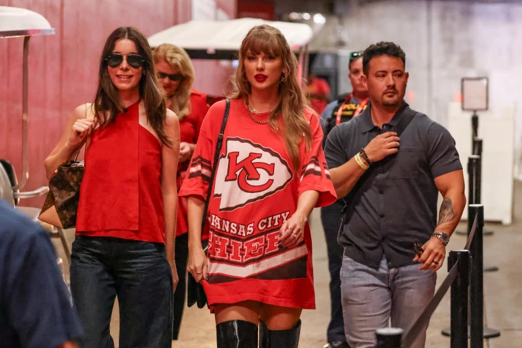 Taylor Swift’s Chiefs-Bengals Outfit as Fans Go Crazy Over the Accessory’s Price