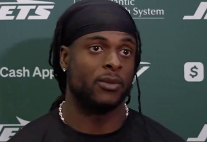 VIDEO: Davante Adams Is Not Happy About His Jets Teammates Not Celebrating And Lacking Energy