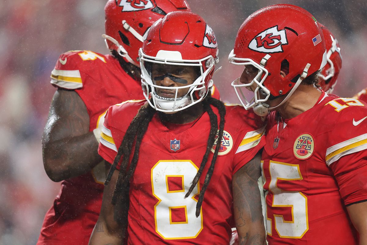 Patrick Mahomes and DeAndre Hopkins on Fire as Chiefs Look Unbeatable