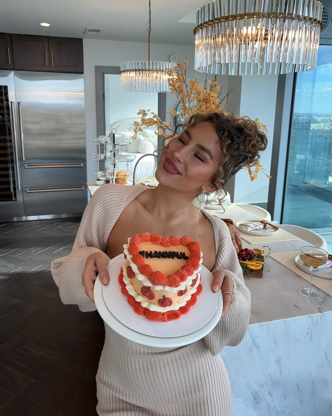 PHOTOS Gia Duddy Strikes Poses In Lulus Dress While Holding A Cake(02)