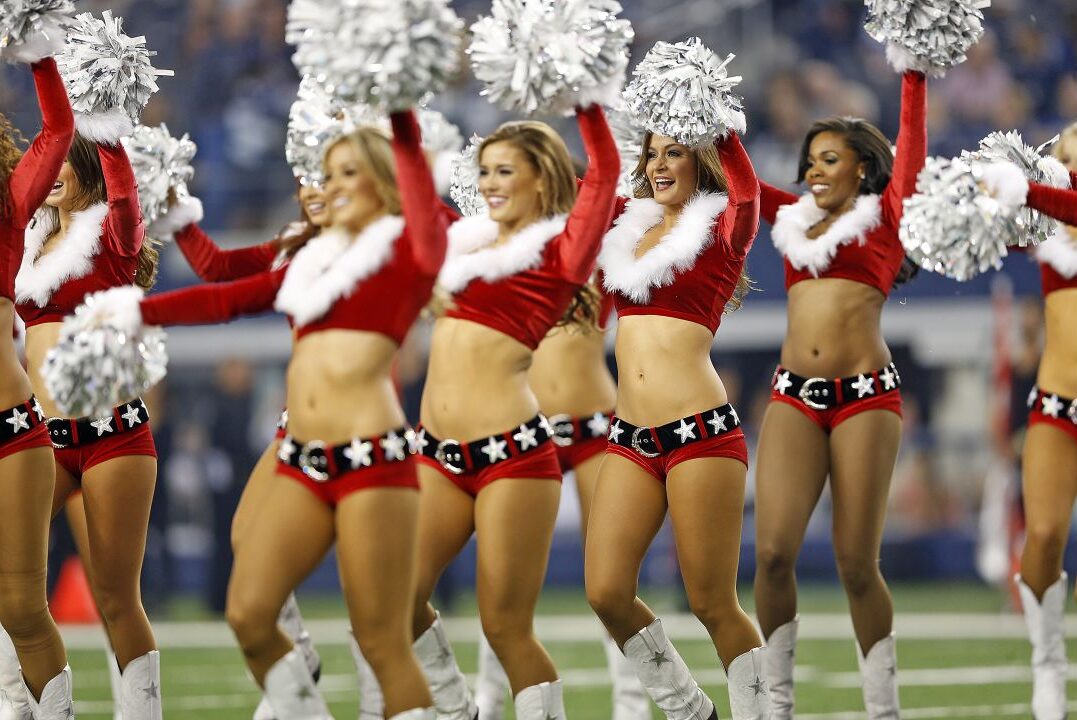 Dallas Cowboys Cheerleaders Light Up Christmas