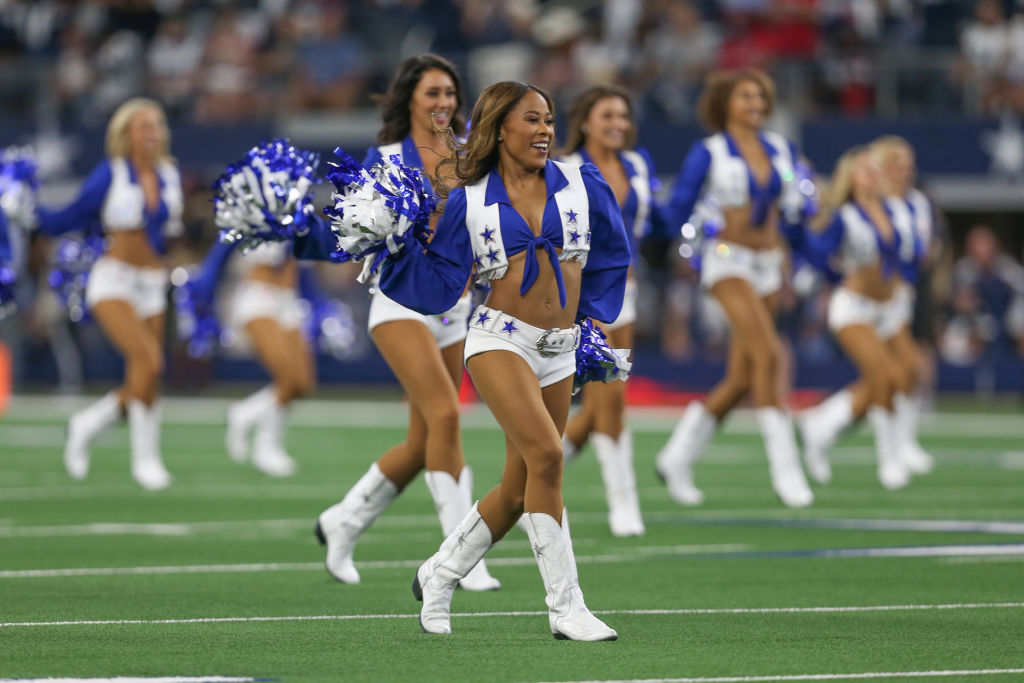 Dallas Cowboys Cheerleader Lea Tunnell Amazes in Stunning Shots