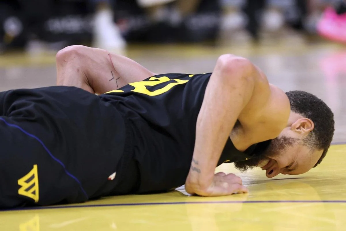 Warriors Fans Hold Their Breath as Stephen Curry Gets Injured