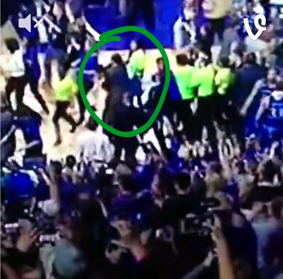 Kansas Coach Headlock