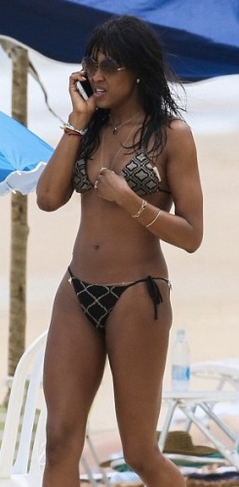 Naomi Campbell Bikini 3