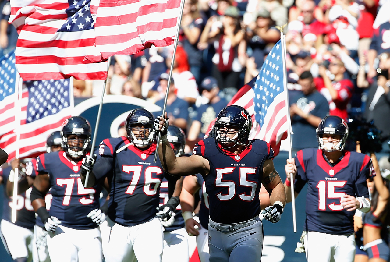 HOUSTON, TX - NOVEMBER 23:   Chris Myers #55 of the Houston Texans runs on to the field with his teammates at the start of the game between the Cincinnati Bengals and the Houston Texans at NRG Stadium on November 23, 2014 in Houston, Texas.  (Photo by Scott Halleran/Getty Images)