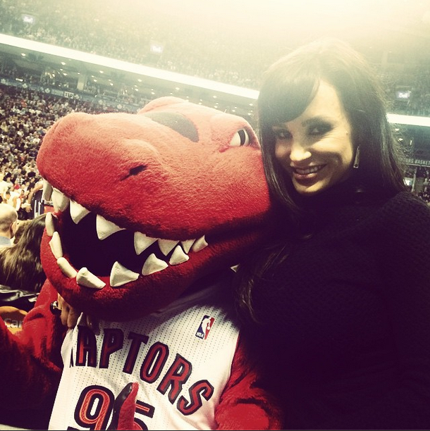 lisa-ann-raptors-mascot