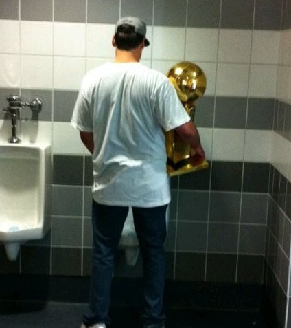mark-cuban-peeing-trophy