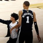 Victor Wembanyama Reacts To Fan Invading The Court To Take A Selfie With Him