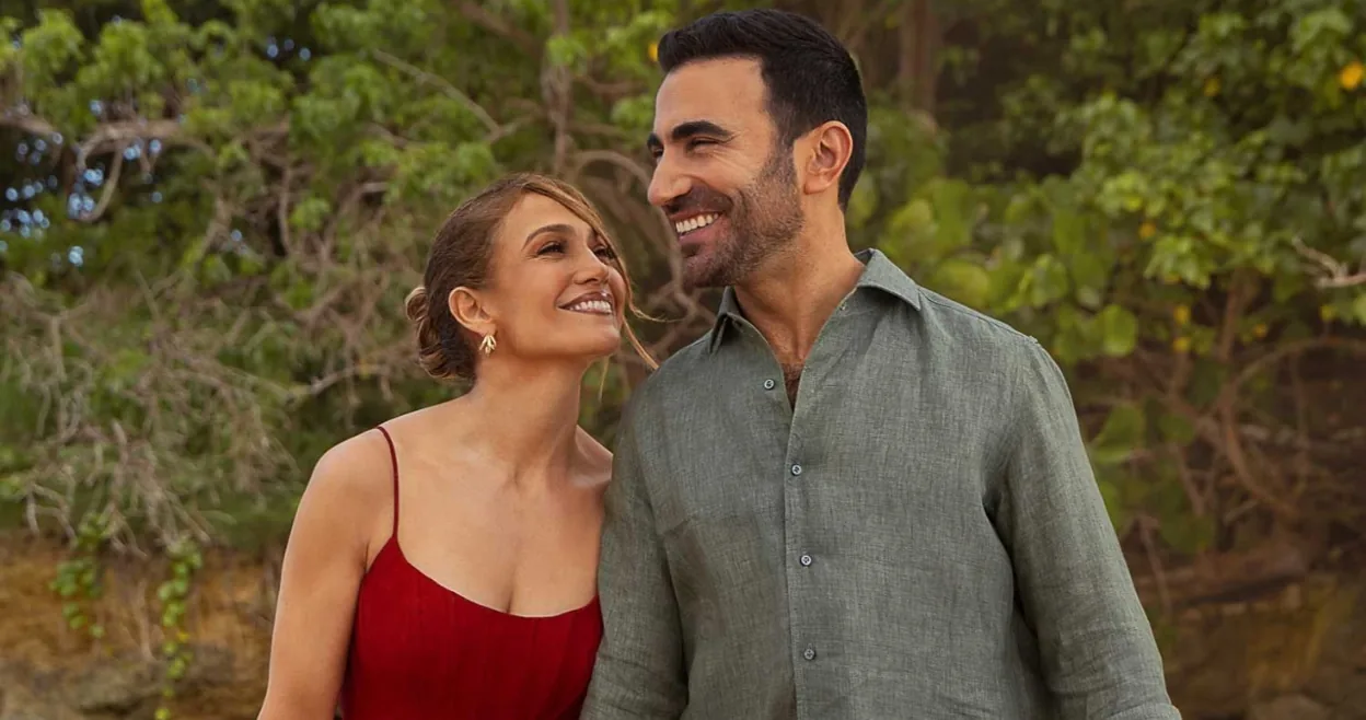 Brett Goldstein and Jennifer Lopez Start Dating Rumors